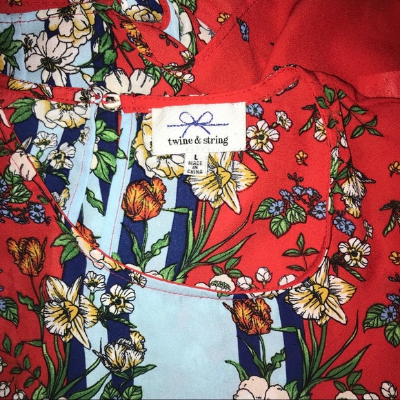 Twine & String Floral Tie Front Flutter Sleeve Top - Picture 6 of 7